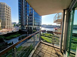 Central London Riverside Apartment