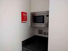 Central London Riverside Apartment