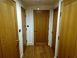 Central London Riverside Apartment