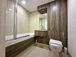 Central London Riverside Apartment