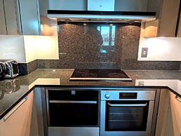 Central London Riverside Apartment