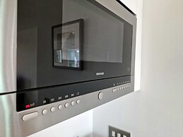Central London Riverside Apartment
