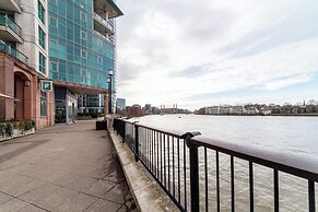 Central London Riverside Apartment