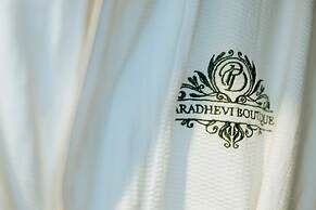 Paradhevi Boutique