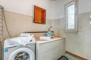Bee Apartment
