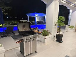 Villa Viola | 7 BR Brand New Fully Staffed Villa