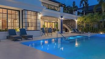 Villa Viola | 7 BR Brand New Fully Staffed Villa