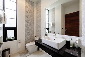 Villa Viola | 7 BR Brand New Fully Staffed Villa