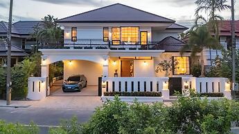 Villa Viola | 7 BR Brand New Fully Staffed Villa