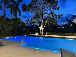 Villa Viola | 7 BR Brand New Fully Staffed Villa