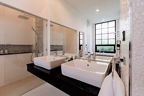 Villa Viola | 7 BR Brand New Fully Staffed Villa