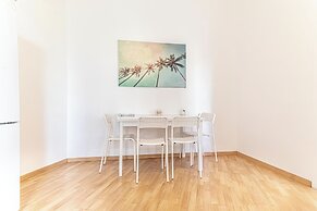 Modern 1BR Near U3 Station & Danube