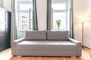 Modern 1BR Near U3 Station & Danube