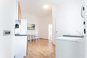 Modern 1BR Near U3 Station & Danube
