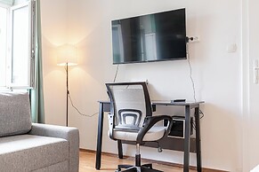 Modern 1BR Near U3 Station & Danube