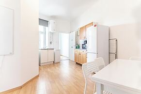 Modern 1BR Near U3 Station & Danube
