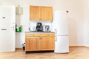Modern 1BR Near U3 Station & Danube