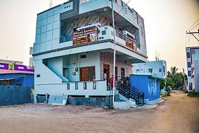 Rayara Karune Home Stay Mantralaya