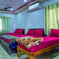 Rayara Karune Home Stay Mantralaya