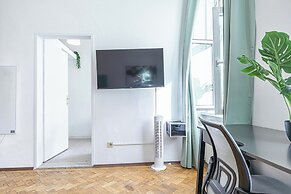 Bright Modern Apt Danube Canal Area