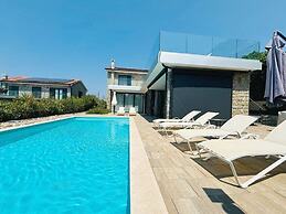 Villa Oblica