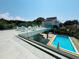 Villa Oblica