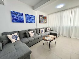 143 LCA - Stay Blue House