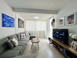 143 LCA - Stay Blue House