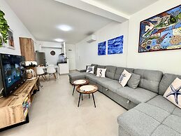 143 LCA - Stay Blue House