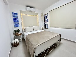 143 LCA - Stay Blue House