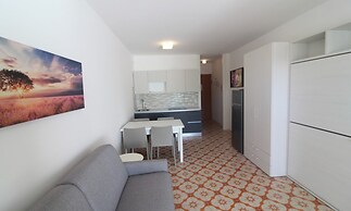 Renovated Studio by the Beach