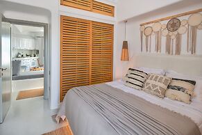 Villa - Sleeps 3 - Private Pool-parking