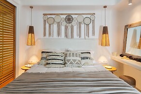 Villa - Sleeps 3 - Private Pool-parking