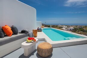 Villa - Sleeps 3 - Private Pool-parking