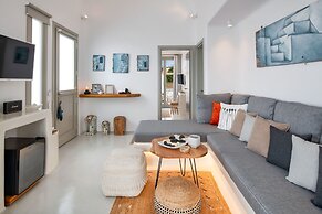 Villa - Sleeps 3 - Private Pool-parking
