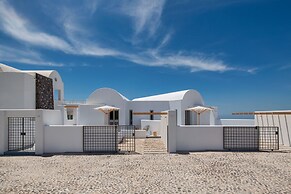 Villa - Sleeps 3 - Private Pool-parking