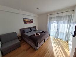 House With Private Jacuzzi Near Umag