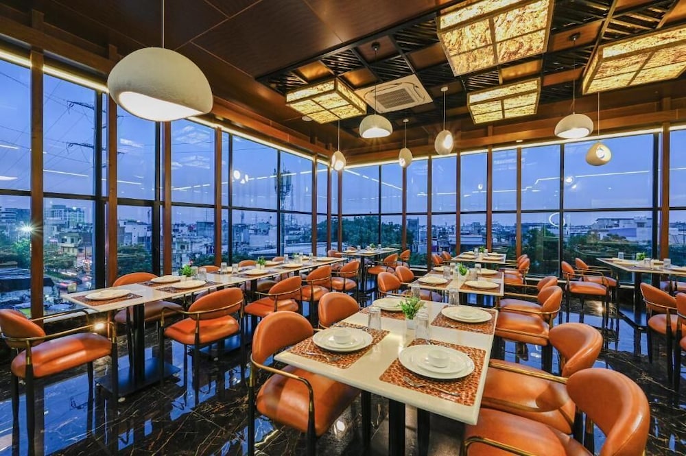 Hotel Grand Girdhar Premier