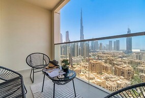Vogue | Downtown near Dubai Mall | Burj Khalifa