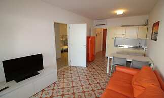 Spacious Flat by the Beach