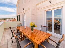 Sutivan Sea Terrace Apartment