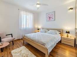 Sutivan Sea Terrace Apartment