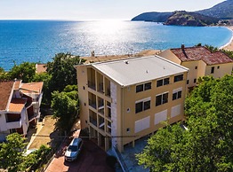 Beachfront Sunset Apartments Sutomore