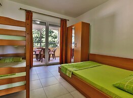 Beachfront Sunset Apartments Sutomore