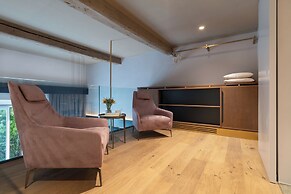 Arts & Crafts Luxury Suites by Amalia