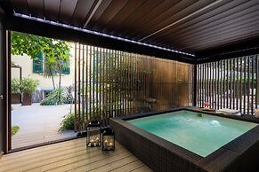 Arts & Crafts Luxury Suites by Amalia