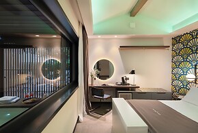 Arts & Crafts Luxury Suites by Amalia