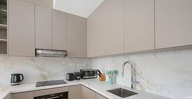LUX The JW Marina Suite 5