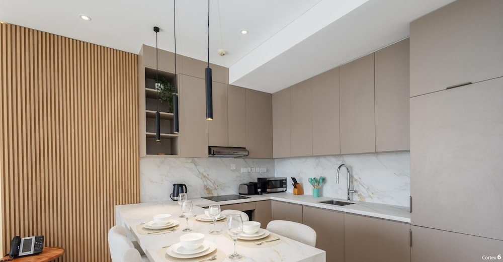 LUX The JW Marina Suite 5