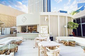 LUX The JW Marina Suite 5